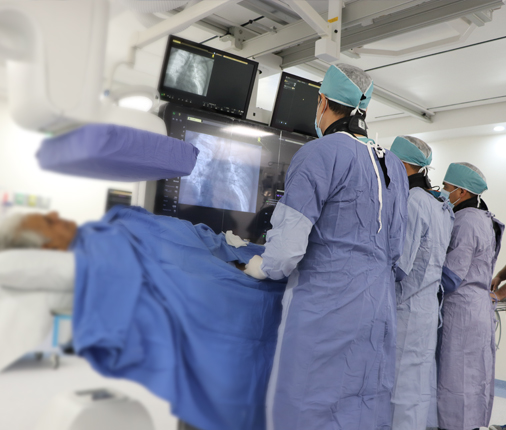 Cateterismo cardíaco a pacientes con infarto cardíaco